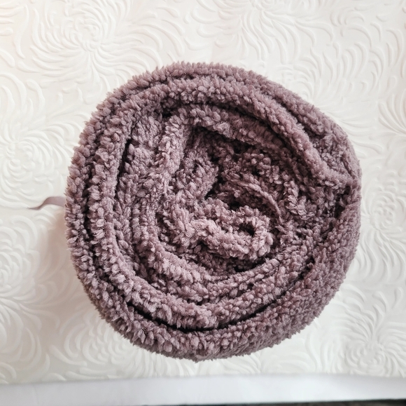 Aardour plush throw - Picture 3 of 4